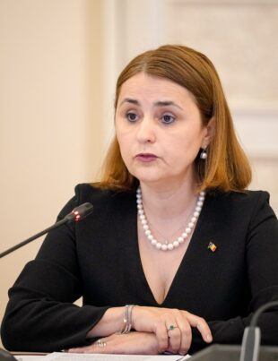 Cine este Luminița Odobescu, propusă ministru de Externe. Are 5 case și este diplomat de carieră