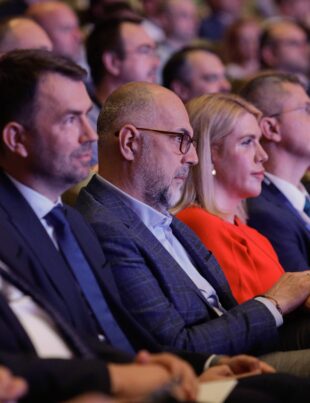 Liderii partidelor din Opoziție, cu excepția AUR, invitați la congresul USR. Discursurile, axate pe critici aduse Puterii | VIDEO