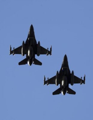 Politico: Occidentul explorează opțiunea de a pregăti în România piloți ucraineni pentru a pilota F-16
