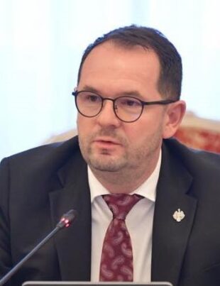 Senatorul Claudiu Mureşan demisionează din USR. „Energia consumată pe lupte interne, mai mare decât cea folosită pentru proiecte”