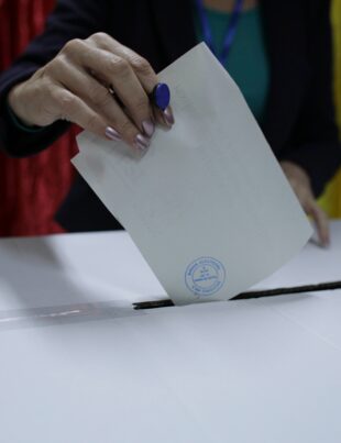 Val de proiecte pentru modificarea legislației electorale: aviz de la psihiatru pentru candidați și prevedere anti-UDMR, printre schimbări