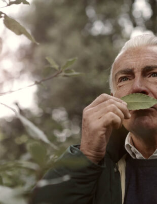 STUDIU. Persoanele în vârstă cu un miros slab ar putea suferi de depresie. Ce spun cercetătorii