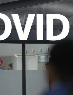 Agențiile americane nu au găsit nicio dovadă care să ateste că virusul COVID-19 a izbucnit dintr-un laborator chinezesc