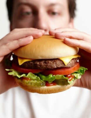 România se află în top 10 cele mai pofticioase popoare. Care sunt campionii caloriilor