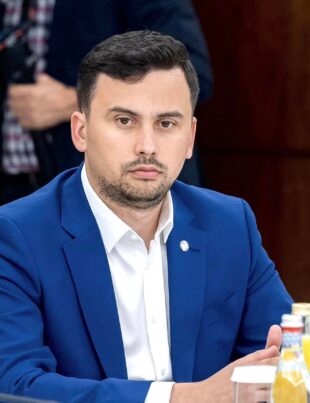 Alexandru-Mihai Ghigiu, numit în funcţia de şef al Cancelariei prim-ministrului