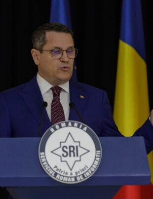 Parlamentul se reunește pentru a lua act de demisia lui Eduard Hellvig de la conducerea SRI