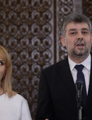 Zeci de bătrâni torturați, zero demisii. Politicienii de prim rang își pasează vina