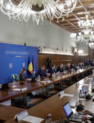 Cât de bogați sunt miniștrii din cabinetul Ciolacu. Case de vacanțe, bijuterii și tablouri de zeci de mii de euro