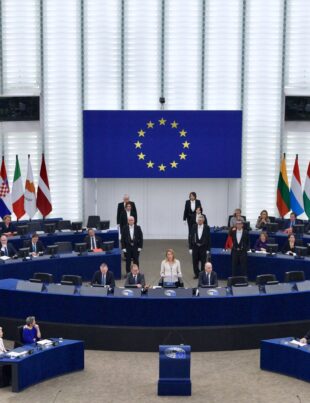 Ce venituri și bunuri au eurodeputații români: de la obiecte de valoare de sute mii de euro la economii generoase