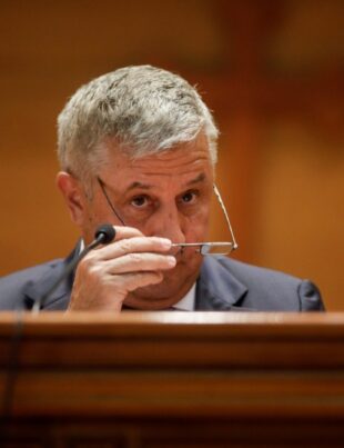 Ce avere are Florin Iordache, șeful Consiliului Legislativ. Adjuncta sa, pensie dublă față de salariu