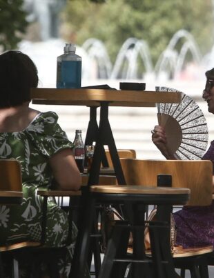 Trebuie să consumi între 2 și 4 litri de lichide pe zi