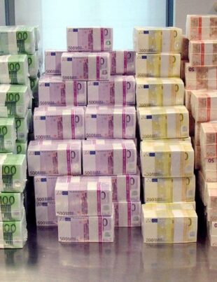 Banii fizici, tot mai aproape de a dispărea! Banca Reglementelor Internaționale: Zeci de bănci centrale vor avea monede digitale