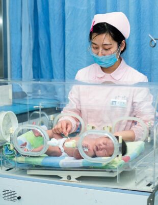 „Până în 2050, circa 50% dintre cupluri vor folosi diverse tehnologii artificiale ca să aibă un copil”