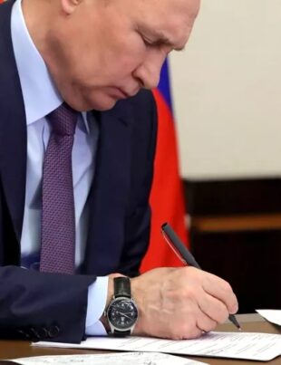 Vești proaste pentru ruși! Vladimir Putin promulgă o lege care prevede amendarea celor care nu respectă procedurile de mobilizare