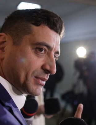 Simion, întrebat dacă şi-ar vaccina copiii: „Cu siguranţă, nu sunt un nebun, nu sunt antivaccinist”