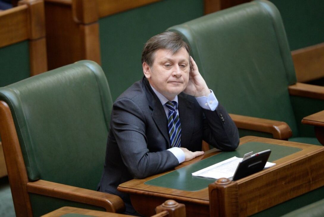 Antonescu, despre candidatura lui Hellvig la prezidențiale: E o ipoteză de luat în seamă