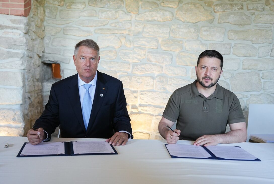 Iohannis, scrisoare trimisă lui Zelenski, de Ziua Independenței Ucrainei. Palatul Cotroceni va fi iluminat în culorile drapelului ucrainean