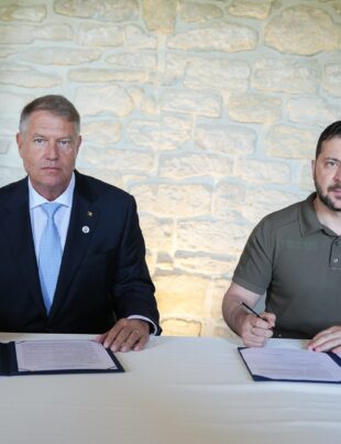 Iohannis, scrisoare trimisă lui Zelenski, de Ziua Independenței Ucrainei. Palatul Cotroceni va fi iluminat în culorile drapelului ucrainean