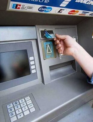 Mare atenție atunci când retrageți bani de la bancomat! Riscați să rămâneți fără ei