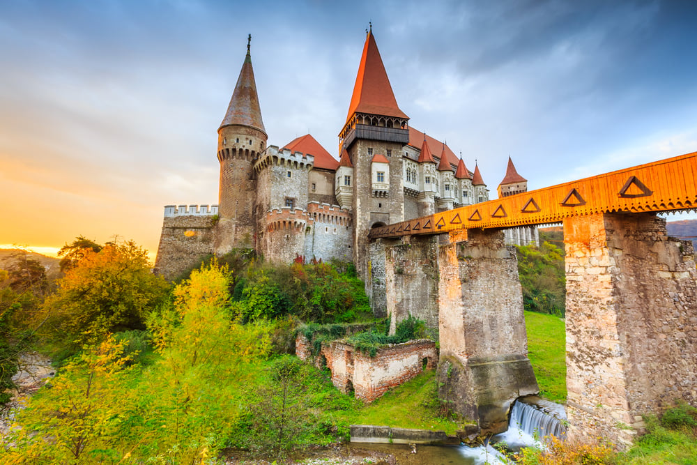 Castelul Corvinilor Sau Castelul Huniazilor – Istoric și Legendă. Ce Poți Vizita