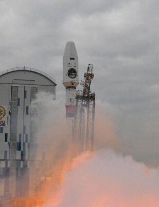 După aproape 50 de ani, Rusia ajunge din nou pe Lună. Sonda va avea misiunea de a preleva mostre şi de a analiza solul lunar