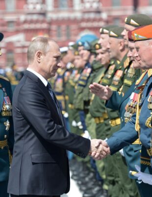 Forțele armate ruse au intrat în criză de soldați? Vladimir Putin promulgă modificarea legislativă care stabilește vârsta serviciului militar obligatoriu între 18 și 30 de ani