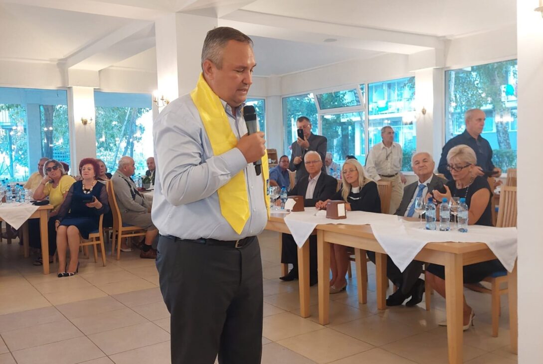 Ciucă, la Şcoala de vară a seniorilor din PNL: România trebuie să-şi schimbe mentalitatea