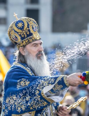 Controversele din jurul Arhiepiscopului Teodosie: cum a ajuns să aibă legături cu AUR și cu Șoșoacă