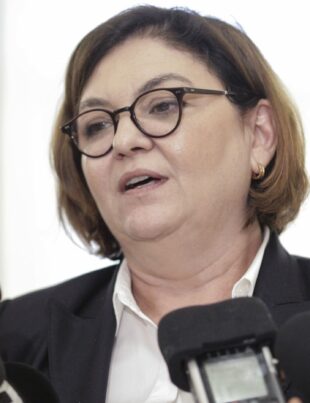 Vălean, răspuns pentru Grindeanu: Comisia Europeană nu plătește despăgubiri, ci finanțează proiecte / Reacția ministrului