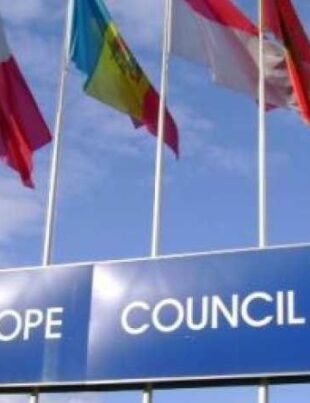România, criticată într-un raport al Consiliului Europei pe tema pragului ridicat pentru folosirea în administrație a unei limbi a minorităților. Recomandările făcute