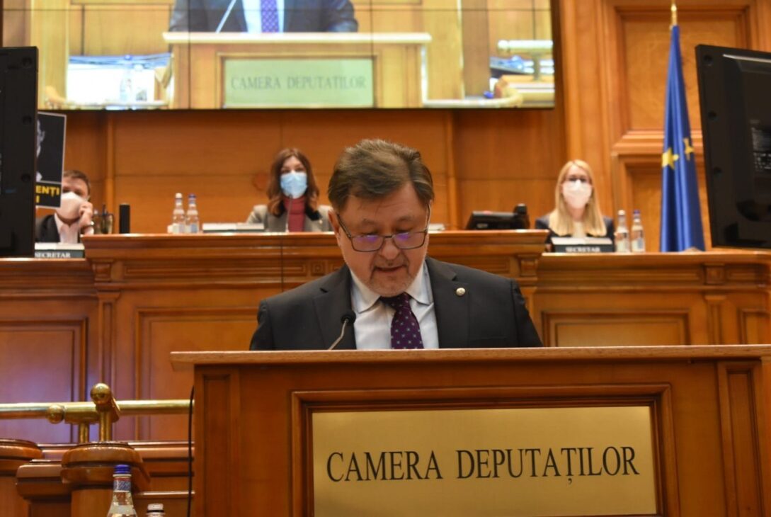 Rafila acuză USR de „populism deșănțat”. Replica unui deputat: E cel mai nenorocit ministru din istoria acestei țări