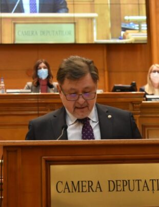 Rafila acuză USR de „populism deșănțat”. Replica unui deputat: E cel mai nenorocit ministru din istoria acestei țări