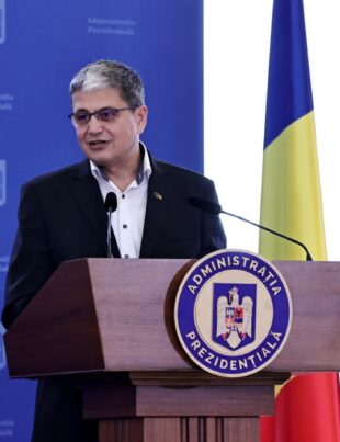 Miza majoră a adoptării legii privind măsurile bugetare. Boloș: La mijloc sunt 75 de miliarde de euro care pot fi suspendate