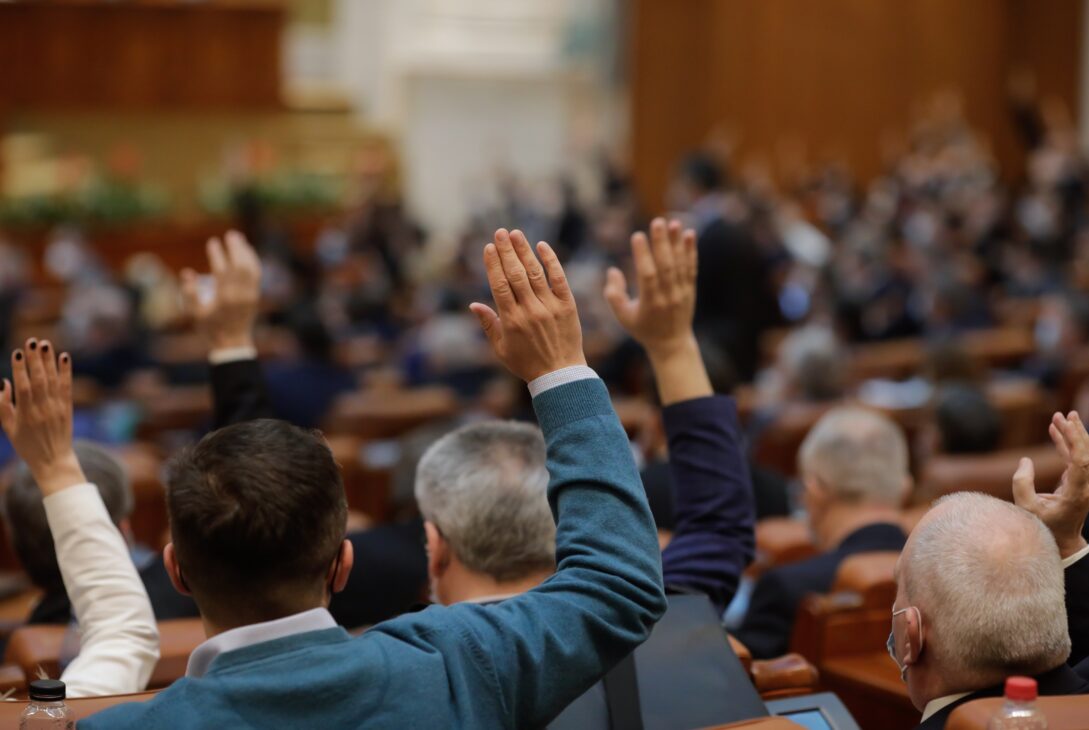 Neputință parlamentară: Opoziția egalează un record politic nefast