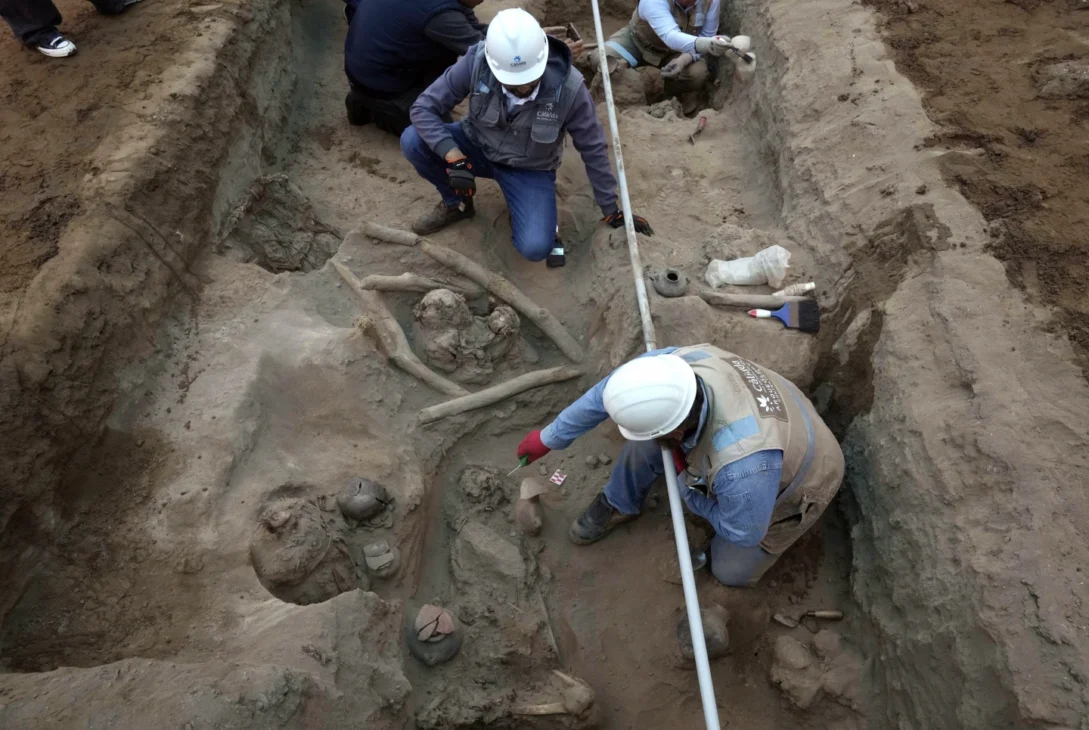 Muncitorii descoperă opt mumii și obiecte pre-Inca