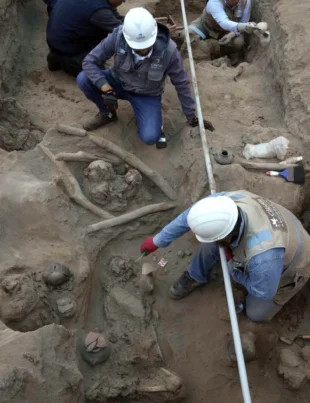 Muncitorii descoperă opt mumii și obiecte pre-Inca