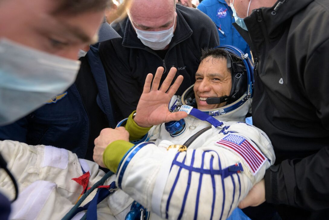 Echipajul de astronauti ruso-american s-a întors pe Pământ. Americanul Frank Rubio și cei doi colegi ruși au aterizat în Kazahstan