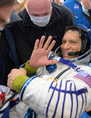 Echipajul de astronauti ruso-american s-a întors pe Pământ. Americanul Frank Rubio și cei doi colegi ruși au aterizat în Kazahstan