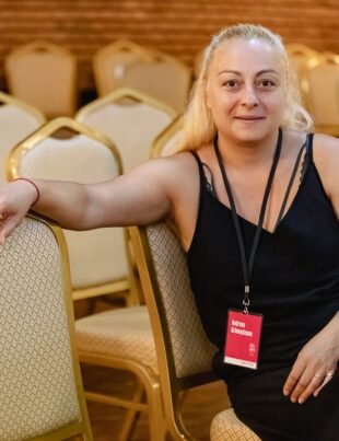 Interviu Cu Actrița Andreea Grămoșteanu: „Arta Nu Poate Să Trăiască în Sărăcie Veșnic. Nu Poți Să Faci 10 Ani Spectacole Cu Două Scaune”