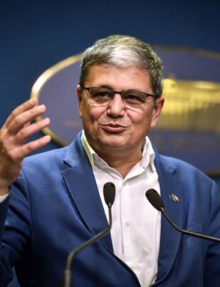 Șeful Finanțelor, Marcel Boloș, detalii din interior: În această formă este soră cu nebunia