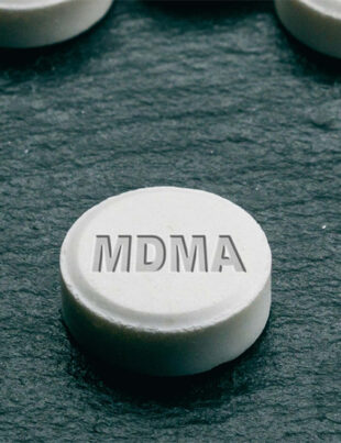 Cercetătorii demonstrează că MDMA ameliorează simptomele PTSD. Compania va cere aprobarea SUA pentru comercializarea medicamentului