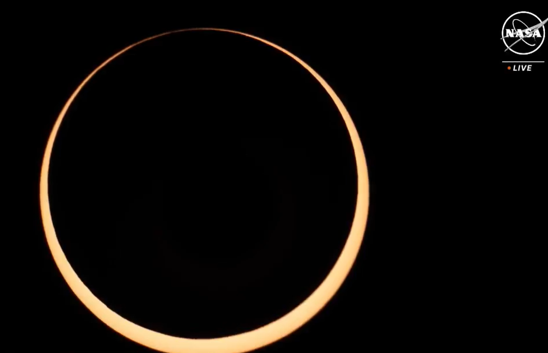 Un spectacol astronomic rar şi impresionant