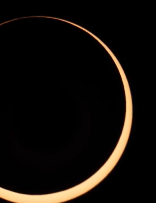 Un spectacol astronomic rar şi impresionant
