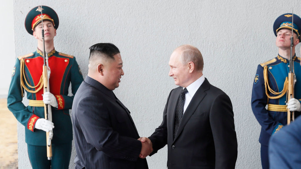 Situația războiului din Ucraina s-ar putea schimba radical! Kim Jong Un și Vladimir Putin, mutare spectaculoasă: Coreea de Nord a livrat recent Rusiei ‘peste o mie de containere’ cu echipamente militare