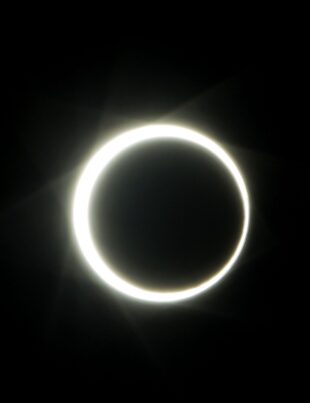 „Inelul de foc”, eclipsa solară anuală. Cum o poți vedea și ce înseamnă evenimentul astronomic