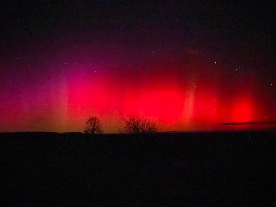 FOTO. Aurora Boreală este vizibilă în această seară pe cerul României. Cum apare fenomenul