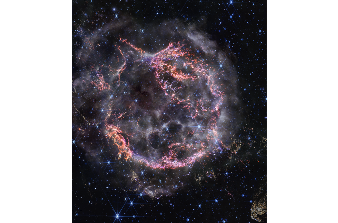 Telescopul James Webb surprinde cea mai clară imagine a unei supernove. Cassiopeia A se află la 11 mii de ani lumină de Pământ