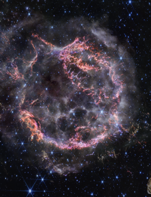 Telescopul James Webb surprinde cea mai clară imagine a unei supernove. Cassiopeia A se află la 11 mii de ani lumină de Pământ