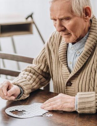 Cum te protejezi de demență? Cercetătorii au descoperit că trăsăturile de personalitate scad riscul să fii diagnosticat cu această boală