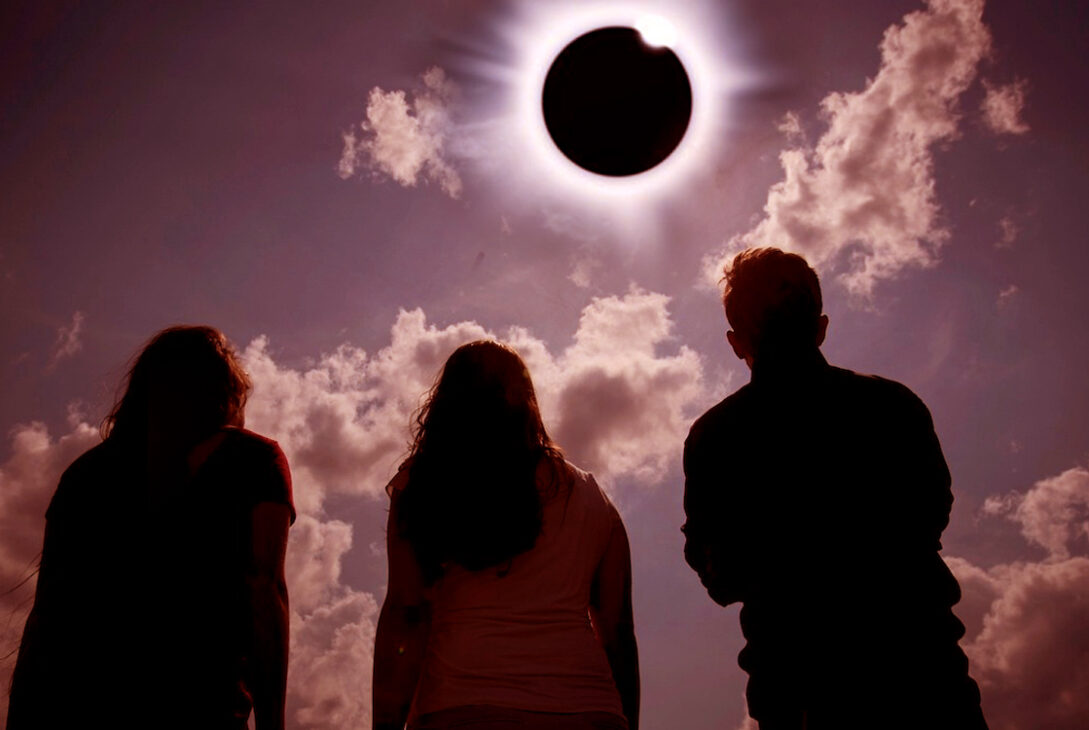 Începe numărătoarea inversă pentru eclipsa totală